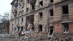 Zniszczenia po rosyjskim ataku w Mariupolu. Ukraina, 18.03.2022. Fot. PAP/Ukraine in Crisis
