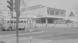 Dom Handlowy "Centrum" w Koninie. 1975 r. Fot. NAC