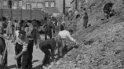 Odgruzowywanie Rynku Starego Miasta, 1947 r., fot. PAP/CAF
