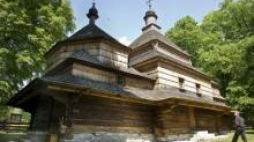 XVI wieczna drewniana cerkiew w miejscowości Gorajec w gminie Cieszanów. Fot. PAP/W. Pacewicz