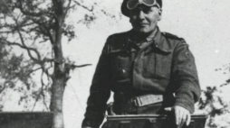 Gen. Stanisław Maczek w czasie walk 1 Dywizji Pancernej w Holandii. 1944 r. Fot. NAC