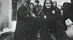 Żydzi w gettach na ziemiach polskich podczas okupacji. Fot. NAC