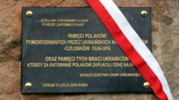Tablica ku czci Polaków - ofiar zbrodni dokonanych na Kresach Wschodnich. Fot. PAP/M. Trembecki  