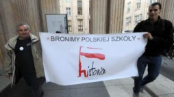 Pikieta przed Ministerstwem Edukacji Narodowej w Warszawie. Fot. PAP/G. Jakubowski