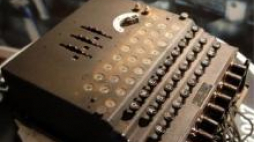 Maszyna szyfrująca Enigma. Fot. PAP/A. Rybczyński