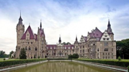 Zamek w Mosznej. Fot. PAP/J. Ochoński