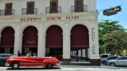 "Sloppy Joe's", jeden z najsłynniejszych barów w przedrewolucyjnej Hawanie. Fot. PAP/EPA
