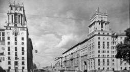 Leninskij prospekt w Moskwie – widok z pl. Gagarina – widoczne wieże pełnią rolę bram miasta. Fot. www.retrofoto.ru