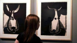 Obrazy Pablo Picassa z wystawy "Picasso i walka byków" w Salamance. Fot. PAP/EPA