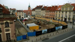 Wstrzymano budowę biurowca przy ulicach Podwale, Senatorska, Miodowa w Warszawie. Fot. PAP/T. Gzell