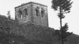 Pozostałości po wieży wysadzonej w 1914 roku przez wojska austriackie. 1914-1939. Fot. NAC