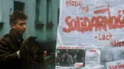 plakaty zachęcające do uczestnictwa w wyborach i głosowania na Solidarność. Fot. PAP/J. Morek
