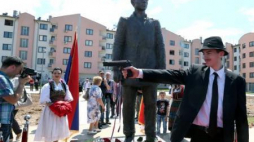 Odsłonięcie pomnika Gavrilo Principa w serbskiej części Sarajewa. Fot. PAP/EPA