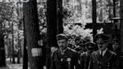 Wizyta marszałka Finlandii Carla Mannerheima w kwaterze głównej Adolfa Hitlera w Gierłoży. Lato 1942 r. Fot. NAC