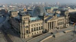 Berlin, budynek Reichstagu. Fot. PAP/EPA