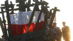 Obchody 75. rocznicy agresji sowieckiej na Polskę - pomnik Poległym i Pomordowanym na Wschodzie. Fot. PAP/L. Szymański