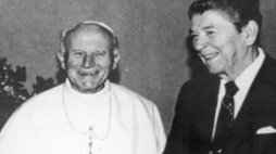 Papież Jan Paweł II i prezydent USA Ronald Reagan. Fot. PAP/CAF 
