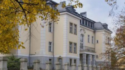 Pałac w Krzyżowej, dawna własność rodziny von Moltke, gdzie w 1989 r. odbyła się msza pojednania. Fot. PAP/J. Undro