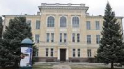 Budynki Instytutu Weterynarii z XIX w, od 2007 r. ma tam siedzibę Orkiestra Sinfonia Varsovia. Fot. PAP/M. Obara