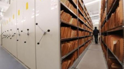 Teczki Stasi w berlińskim archiwum. Fot. PAP/EPA 