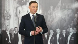 Prezydent Andrzej Duda podczas otwarcia wystawy „Insygnia Wolności” w Senacie. Fot. PAP/R. Guz