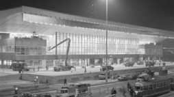 Budynek Dworca Centralnego w Warszawie. 1975 r. Fot. PAP/CAF/W. Rozmysłowicz