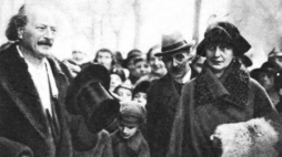 Ignacy Jan Paderewski z żoną Heleną witani przez rodaków po powrocie do Polski. Poznań, 26.12.1918. Fot. PAP/Reprodukcja