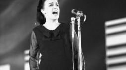Ewa Demarczyk podczas IV Międzynarodowego Festiwalu Piosenki. Sopot, sierpień 1964 r. Fot. PAP/CAF