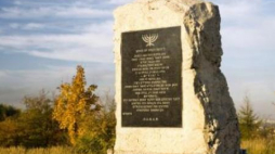 Pomnik upamiętniający Żydów z Polski i Węgier zamordowanych przez Niemców w obozie Płaszów. Fot. PAP/J. Ochoński