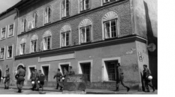 Dom w Braunau, w którym urodził się Adolf Hitler. Fot. PAP/EPA