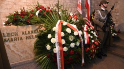 Sarkofag pary prezydenckiej w Krypcie pod Wieżą Srebrnych Dzwonów na Wawelu. Fot. PAP/J. Bednarczyk 