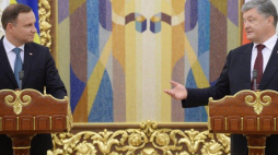 Prezydent Andrzej Duda (L) i prezydent Ukrainy Petro Poroszenko. Kijów, 24.08.2016. Fot. PAP/J. Turczyk