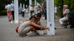 Marsz Pamięci upamiętniający cywilne ofiary powstania przy wystawie 'Zachowajmy ich w pamięci'. Fot. PAP/J. Turczyk 