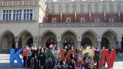 Instalacja na Rynku Głównym przygotowana z okazji przyznania Krakowowi tytułu Miasta Literatury UNESCO. 23.10.2013. Fot. PAP/J. Bednarczyk