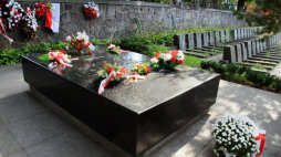 Cmentarz na Rossie - grobowiec matki Józefa Piłsudskiego i jego serca. PAP/Jerzy Undro
