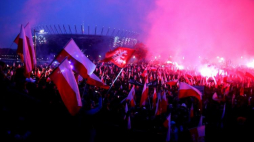 Uczestnicy Marszu Niepodległości 2016 na błoniach Stadionu Narodowego w Warszawie. Fot. PAP/T. Gzell