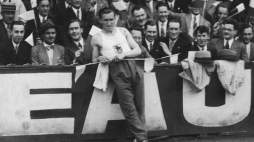 Janusz Kusociński na stadionie w Antwerpii. 1931 r. Źródło: NAC