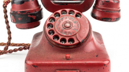 Telefon Hitlera używany podczas ostatnich dni II wojny św. Fot. PAP/EPA