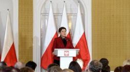 Premier Beata Szydło przemawia podczas spotkania z repatriantami w Pułtusku. Fot. PAP/M. Obara 