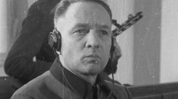 Rudolf Hoess podczas procesu przed Najwyższym Trybunałem Narodowym. Warszawa, 11.03.1947. Fot. PAP/CAF/S. Dąbrowiecki