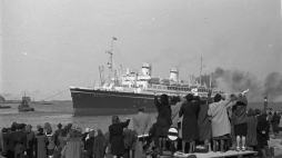 Powitanie "Batorego" w 1947 r. w Gdyni. Fot. PAP/CAF