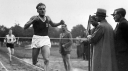 Janusz Kusociński, polski lekkoatleta, złoty medalista olimpijski z Los Angeles. Fot. PAP/CAF