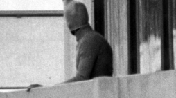 Terrorysta z organizacji "Czarny Wrzesień". Monachium, 05.09.1972. Fot. PAP/EPA
