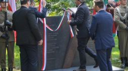 Uroczyste odsłonięcie pomnika przed gmachem Sejmu poświęconego pamięci Węgierskich Honwedów, którzy udzielali pomocy i wsparcia uczestnikom Powstania Warszawskiego. Fot. PAP/M. Obara 