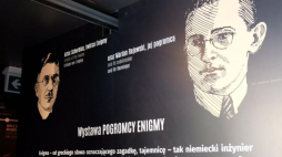 Fragment ekspozycji tzw. szyfrokonteneru, który stanął przed CK Zamek w Poznaniu w 2016 r. jako zapowiedź powstającego Muzeum Enigmy. Fot. PAP/J. Kaczmarczyk 