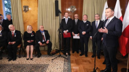 Prezydent Andrzej Duda  podczas spotkania z przedstawicielami Polonii mieszkającymi w Finlandii w rezydencji ambasadora RP w Helsinkach. Fot. PAP/P. Supernak