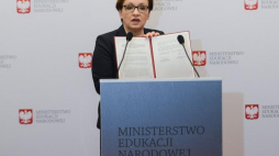 Minister edukacji Anna Zalewska podczas konferencji prasowej w siedzibie MEN w Warszawie, 25 bm. Fot. PAP/J. Kamiński 