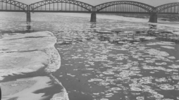 Most średnicowy na Wiśle w Warszawie. 12.1937 r. Fot. NAC