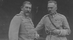 Naczelnik Państwa Józef Piłsudski w rozmowie z królem Rumunii Ferdynandem I. 09.1922. Źródło: NAC