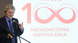 Prezes Ośrodka KARTA Zbigniew Gluza podczas konferencji inaugurującej projekt "Nieskończenie Niepodległa 1918-2018". Fot. PAP/P. Supernak